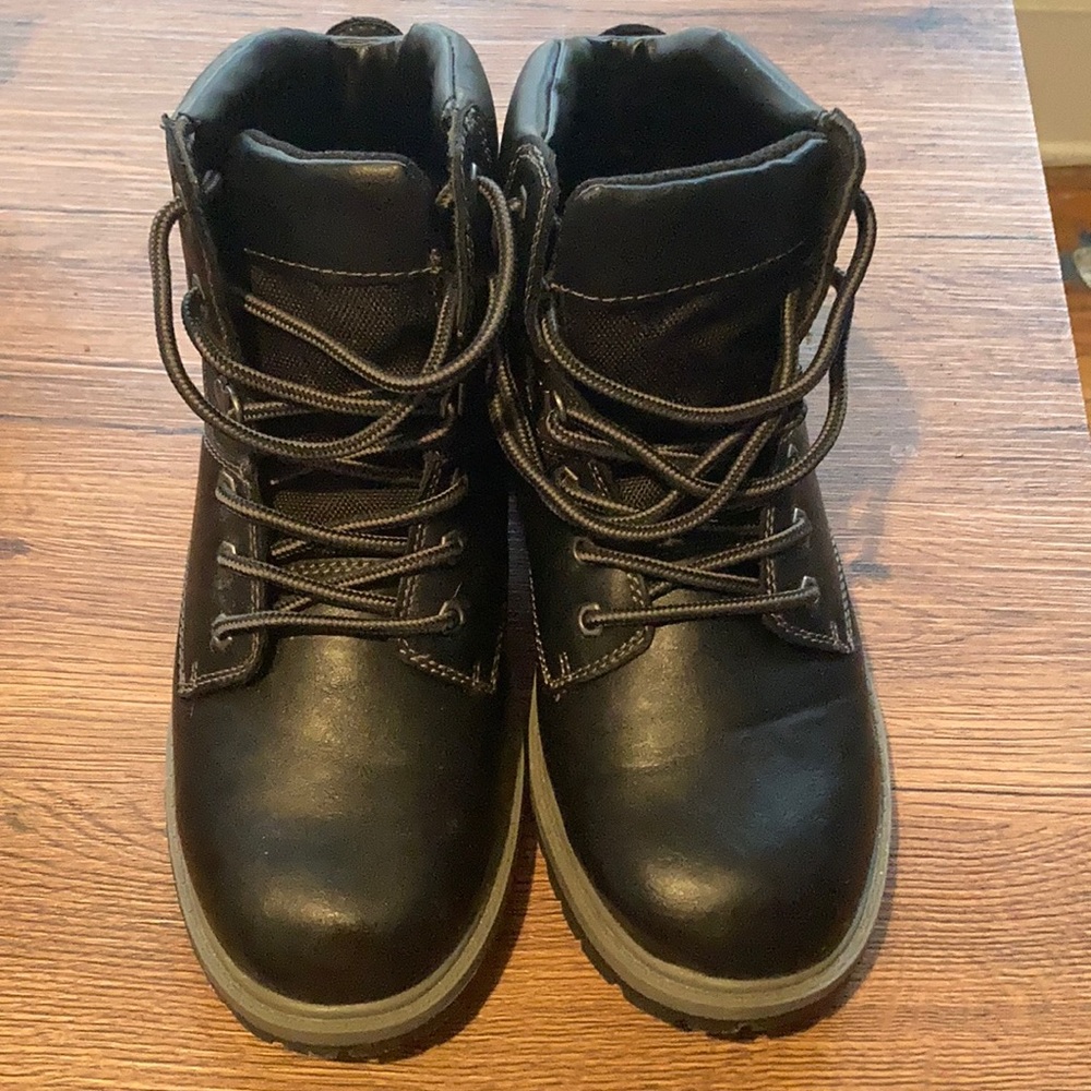 Boy boots